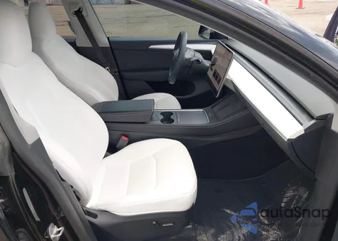 2023 Tesla Model Y Awd/Long Range Dual Motor All-Wheel Drive z USA, uszkodzony, nr VIN 7SAYGDEE7PF868165